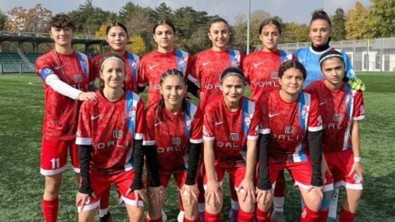 Kılıçaslan Yıldızspor, Rusumat-4 Gençlikspor'u 3-1 yenerek ilk iç saha galibiyetini aldı