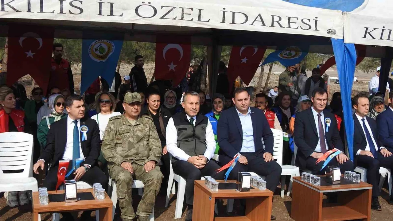 Kilis'te 11 Kasım Milli Ağaçlandırma Günü'nde Binlerce Fidan Toprakla Buluştu