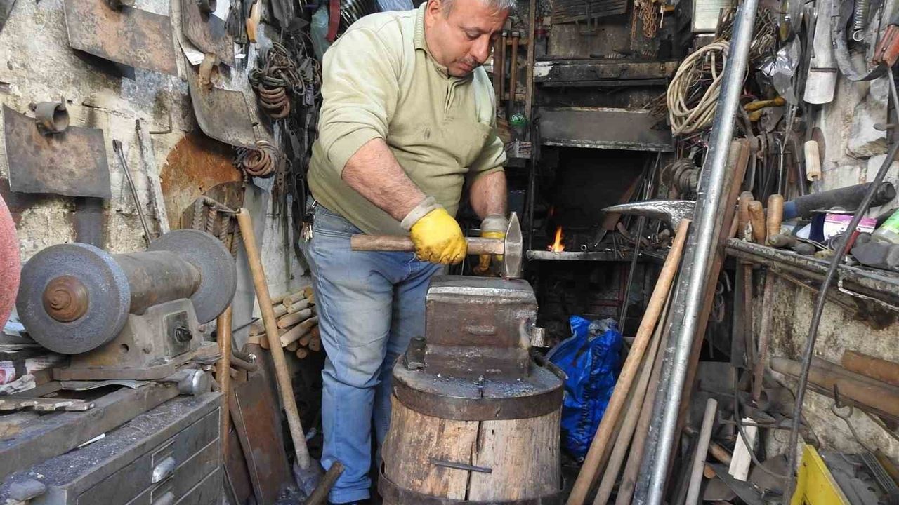 Kilis'te 28 Yıllık Demirci Kemal Etçi, Mesleğin Sürdürülmesi İçin Çabalıyor