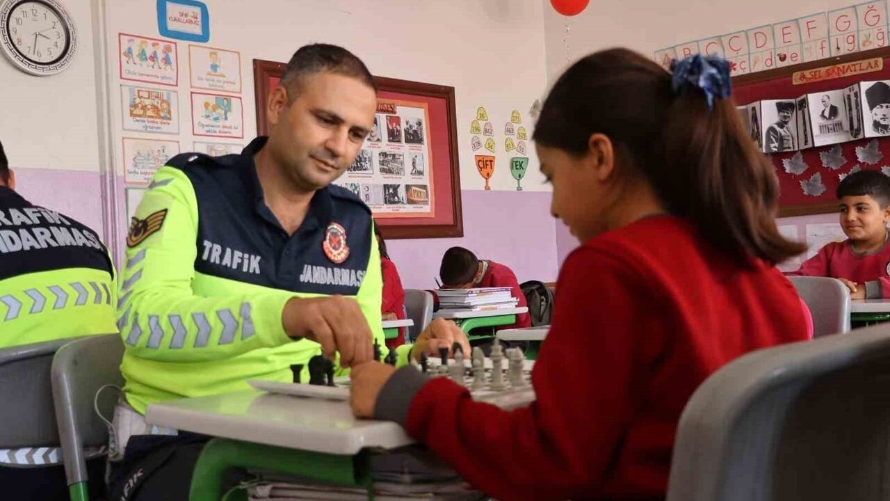 Kilis’te 45 Öğrenciye Mobil Trafik Aracı ile Teorik ve Uygulamalı Trafik Eğitimi