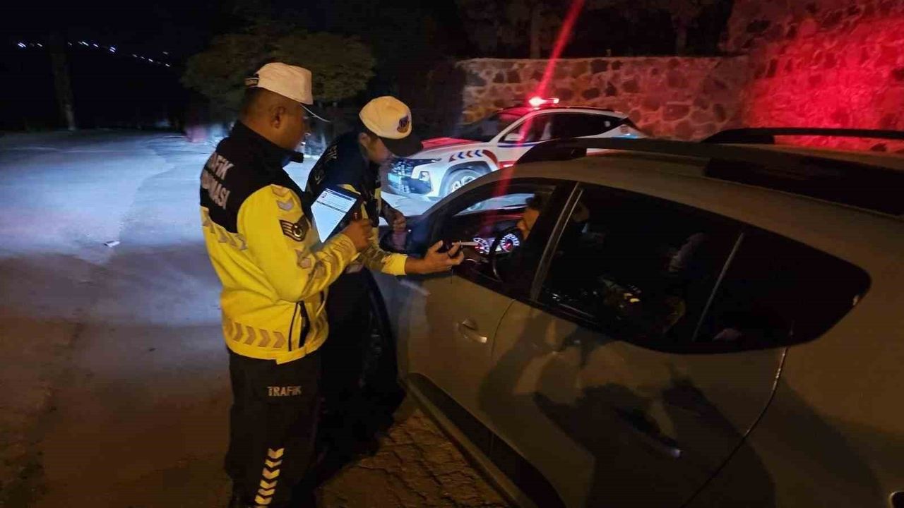 Kilis'te Jandarma Trafik Timlerinden Alkol Denetimi ve Sürücü Bilgilendirmesi