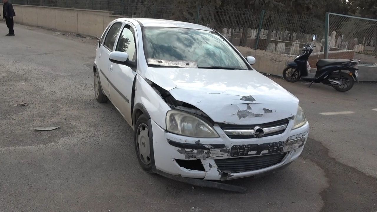 Kilis’te panelvan ile otomobil çarpıştı: 4 kişi yaralandı