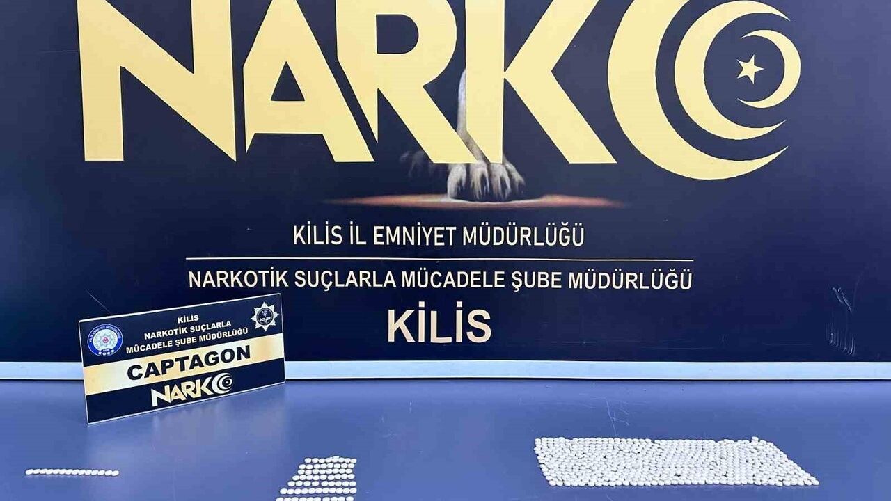 Kilis'te uyuşturucu operasyonu: 658 captagon ele geçirildi, iki şüpheli tutuklandı