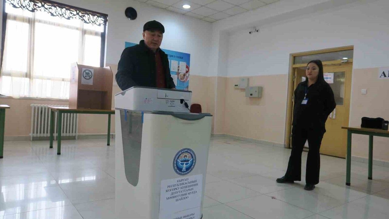 Kırgızistan’da erken parlamento seçimi başladı — 90 milletvekili için oy kullanılıyor