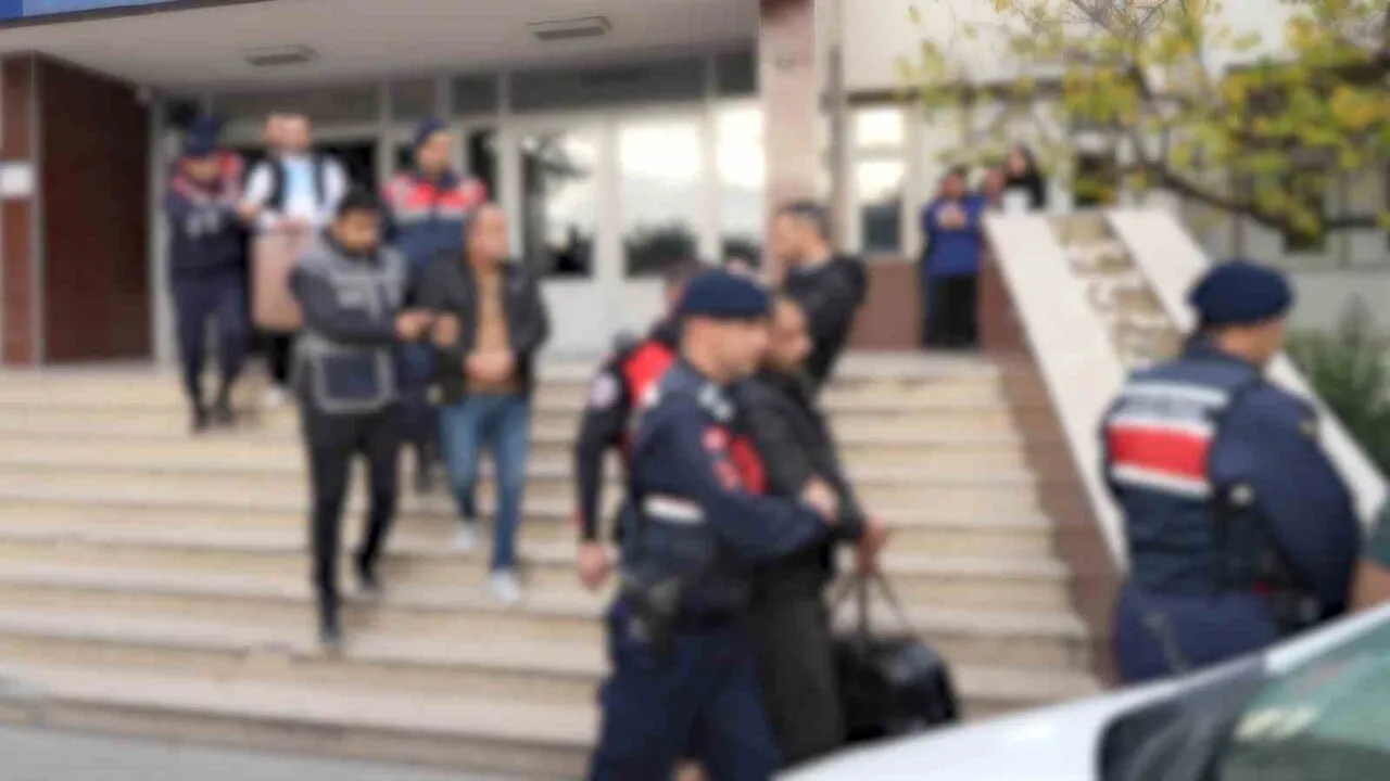 Kırıkkale'de eş zamanlı "şafak" operasyonunda 17 aranan kişi yakalandı