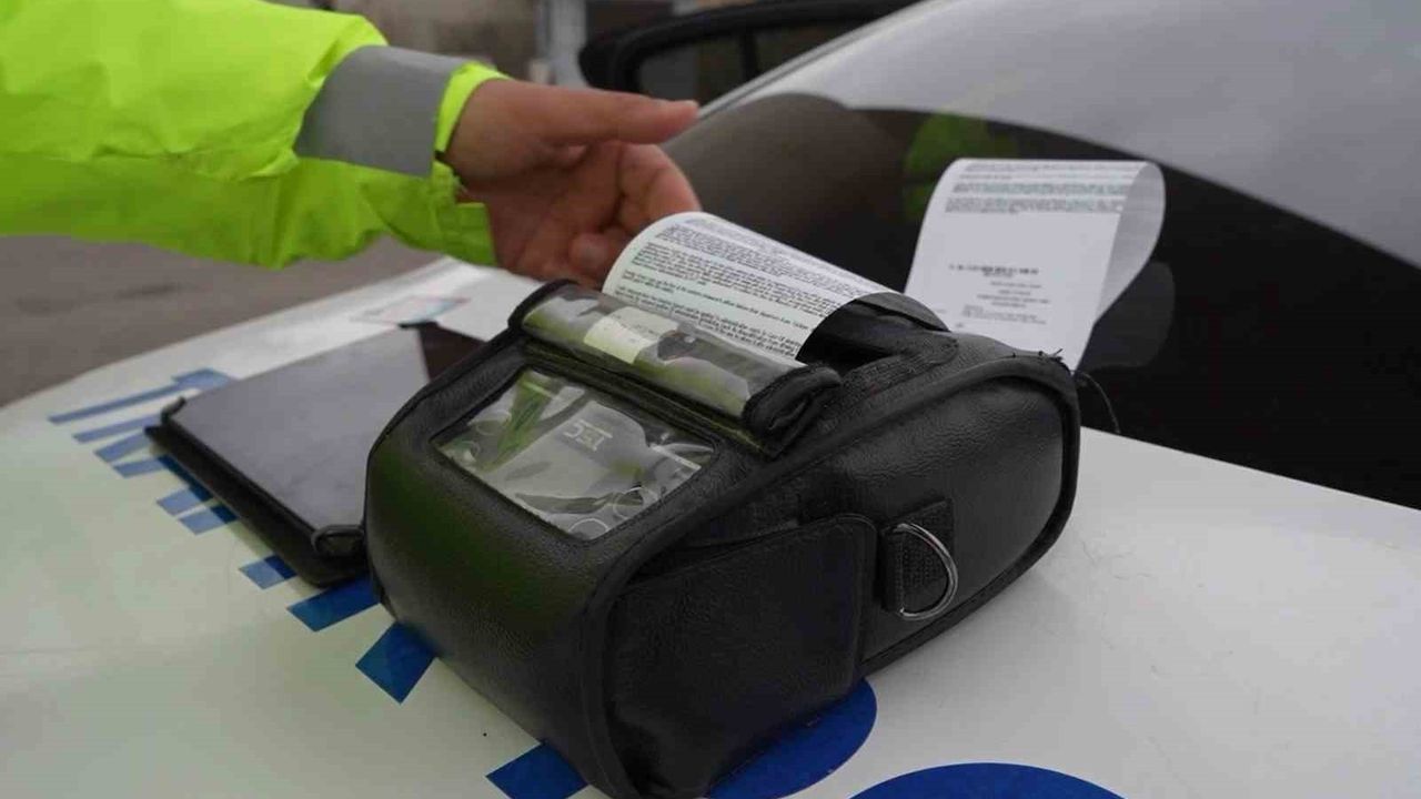 Kırıkkale'de trafikte tehlikeli manevra yapan sürücü yakalandı