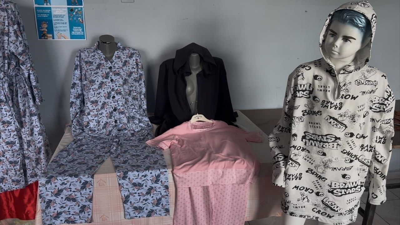 Kırkkepenekli’de Dikiş Kursu Üçüncü Yılda Kadınlara Meslek Kazandırıyor