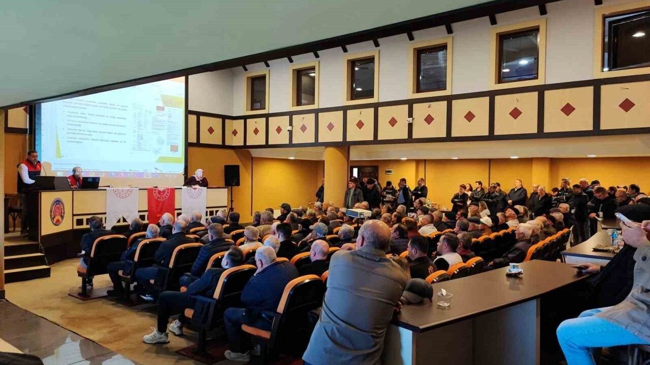 Kırklareli Babaeski'de çiftçilere B-reçete uygulaması anlatıldı