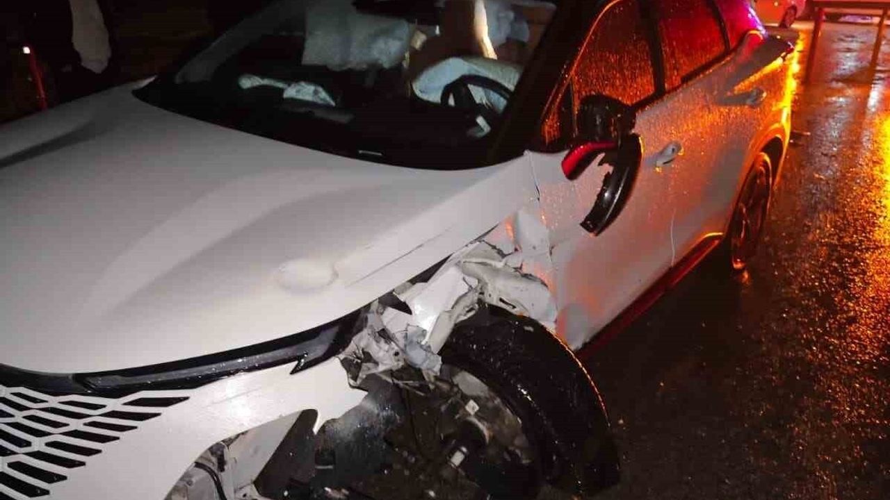 Kırklareli’de yağışlı yolda zincirleme kaza: 3 araç çarpıştı, 4 kişi yaralandı