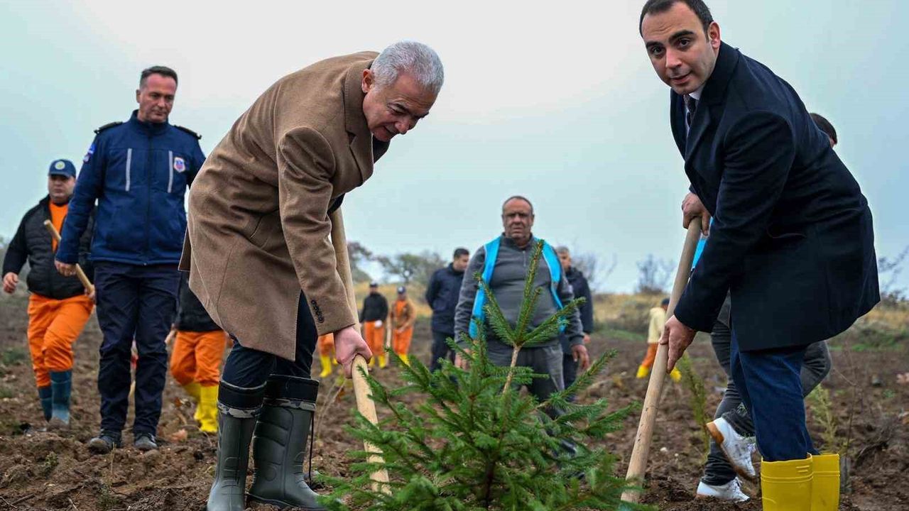 Kırklareli Erikler’de 11 Kasım Millî Ağaçlandırma Günü'nde fidanlar toprakla buluştu