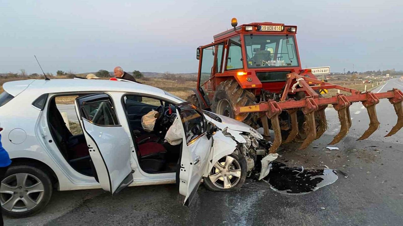 Kırklareli Pınarhisar’da traktör ile otomobil çarpıştı: 2 yaralı