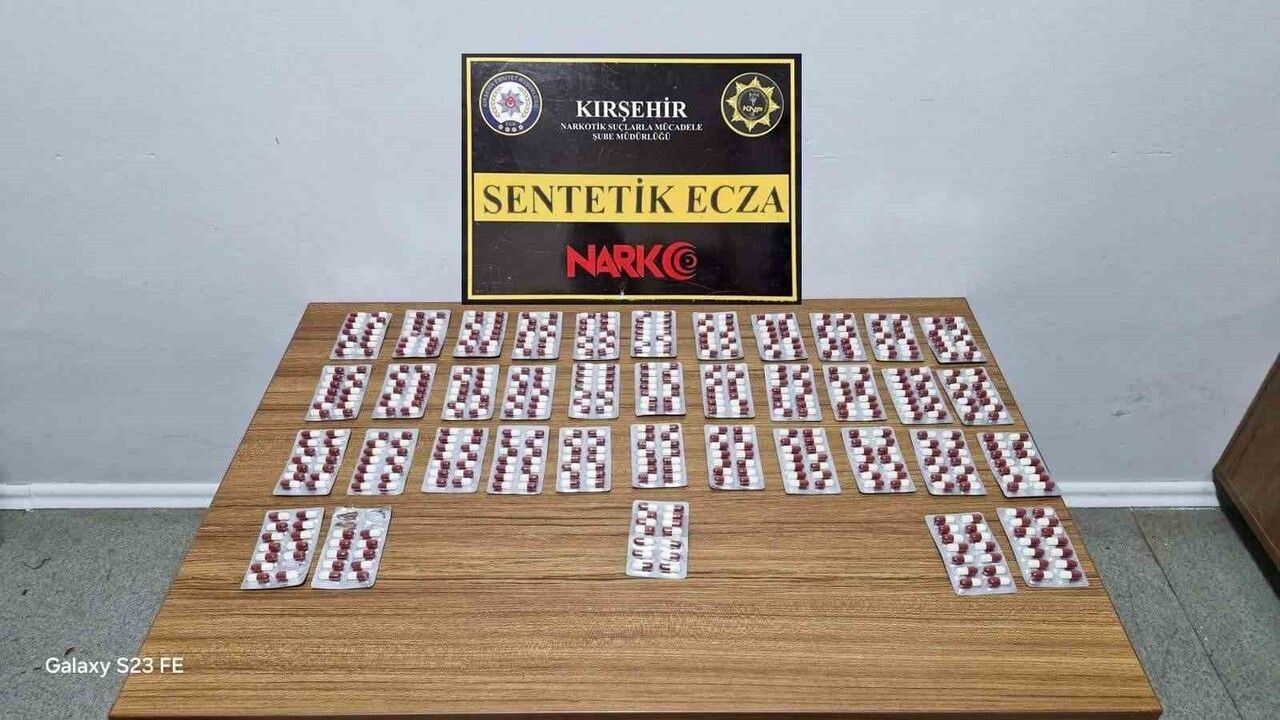 Kırşehir'de Çiçekdağı'nda düzenlenen operasyonda 527 sentetik hap ele geçirildi