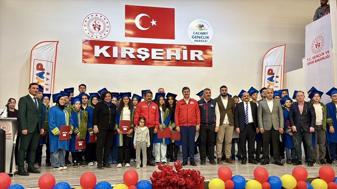 Kırşehir'de DENEYAP Teknoloji Atölyeleri 51 öğrenciyi mezun etti