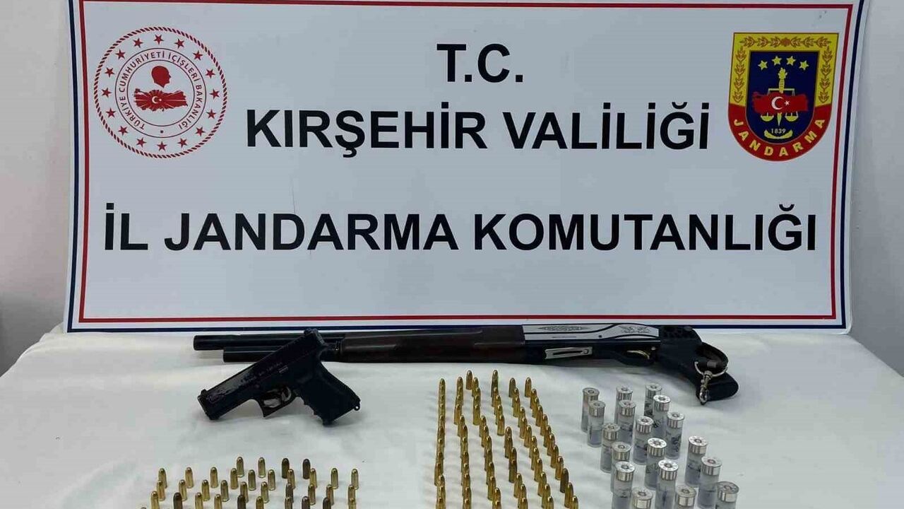 Kırşehir'de ruhsatsız silah operasyonu: 3 kişi gözaltına alındı