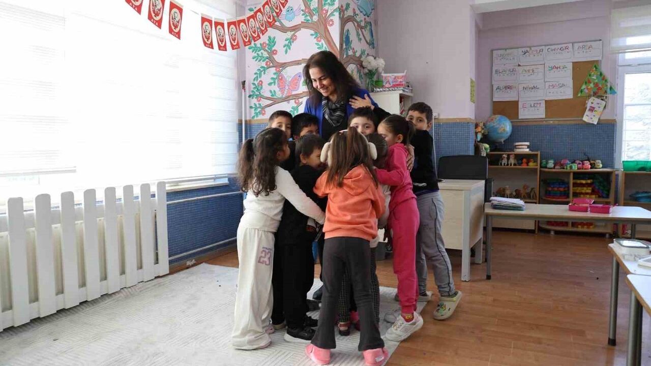 Kırşehir'de Yılın Öğretmeni Gülsen Arıcı Güvenç: Eğitim Anaokulunda Başlar