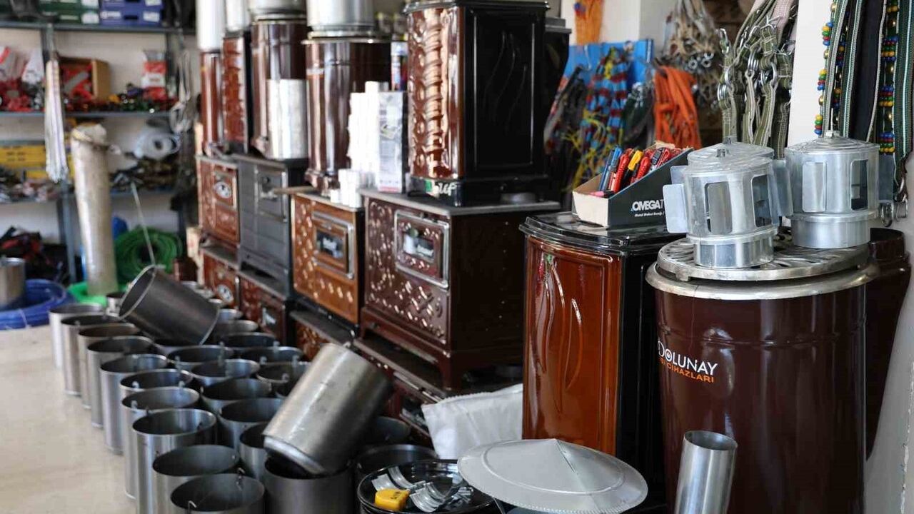 Kırşehir Uzun Çarşı’da soba ve ısınma ekipmanı satışlarında artış