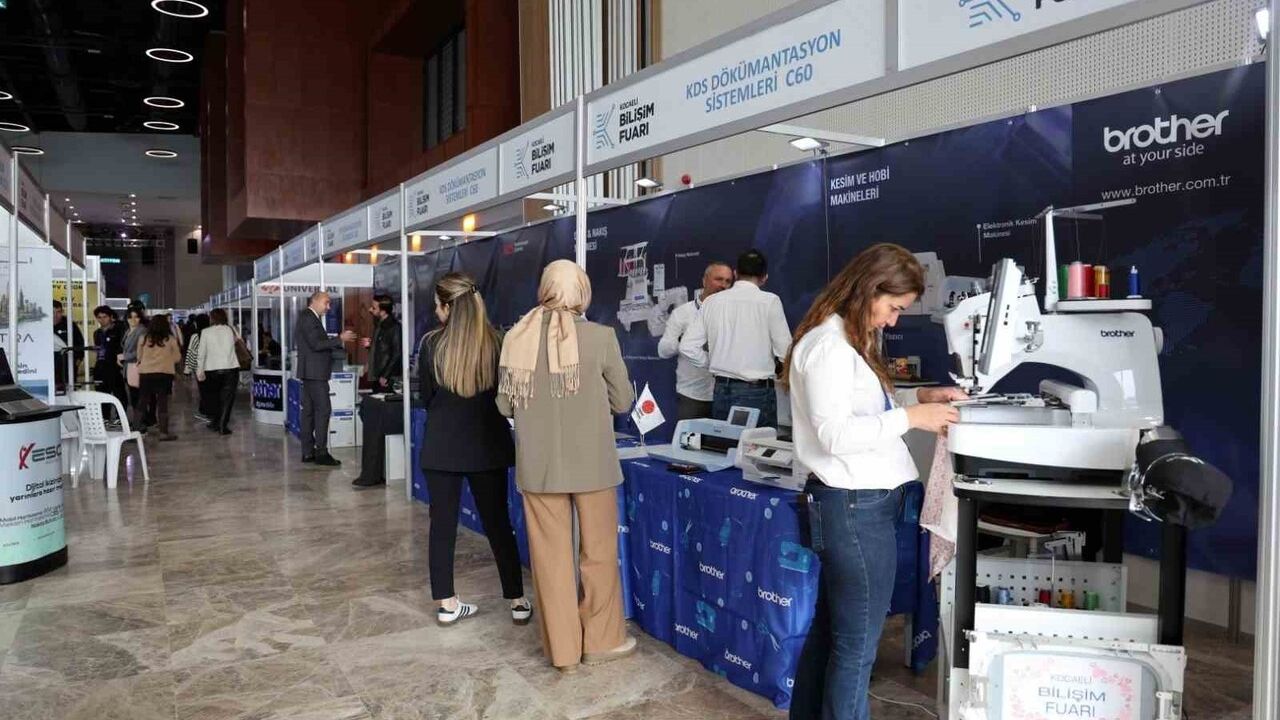 Kocaeli Bilişim Fuarı'nda Yeni Teknolojiler ve Yoğun Ziyaretçi Katılımı