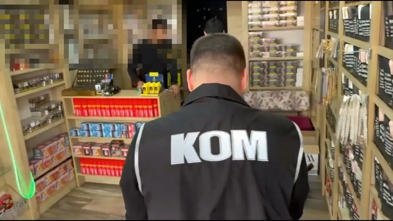 Kocaeli’de kaçak sigara imalathanesine baskın: 10 kişi gözaltında
