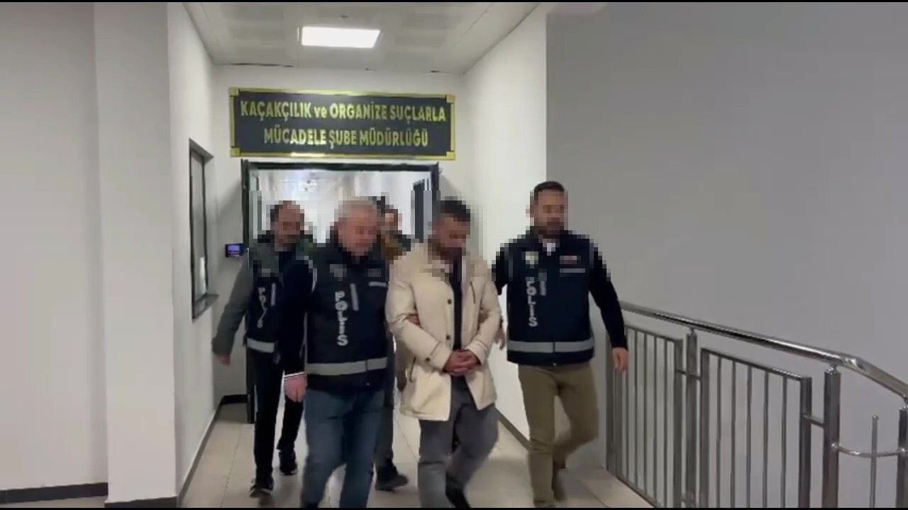 Kocaeli'de operasyon: 8 ruhsatsız tabanca, 2 av tüfeği ve 11 fişek ele geçirildi; 3 şüpheli gözaltında