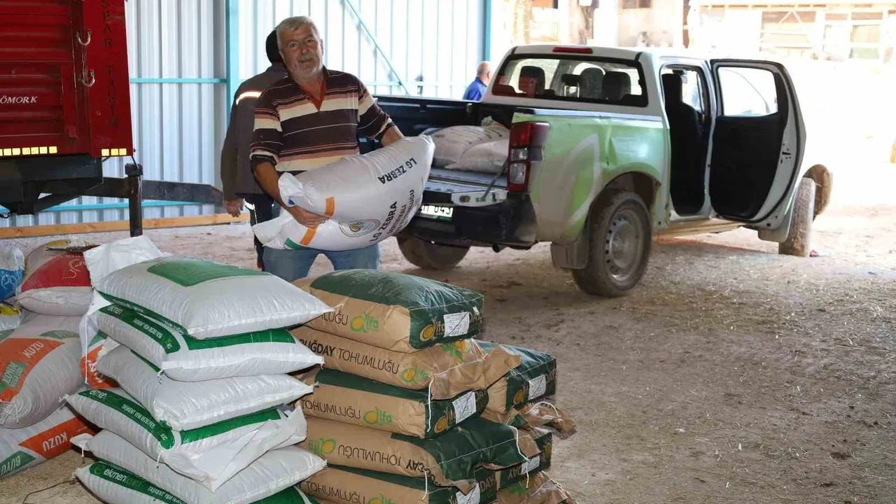 Kocaeli’de yangından etkilenen çiftçilere tamamı hibe tohum ve gübre desteği