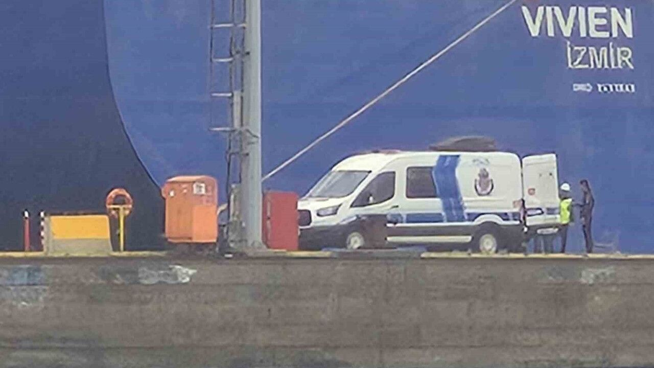 Kocaeli Körfez'de tekne alabora oldu: 1 ölü, 1 yaralı