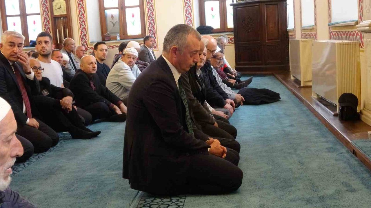 Kocaeli Valisi İlhami Aktaş, 10 Kasım’da İzmit’teki mevlide katıldı