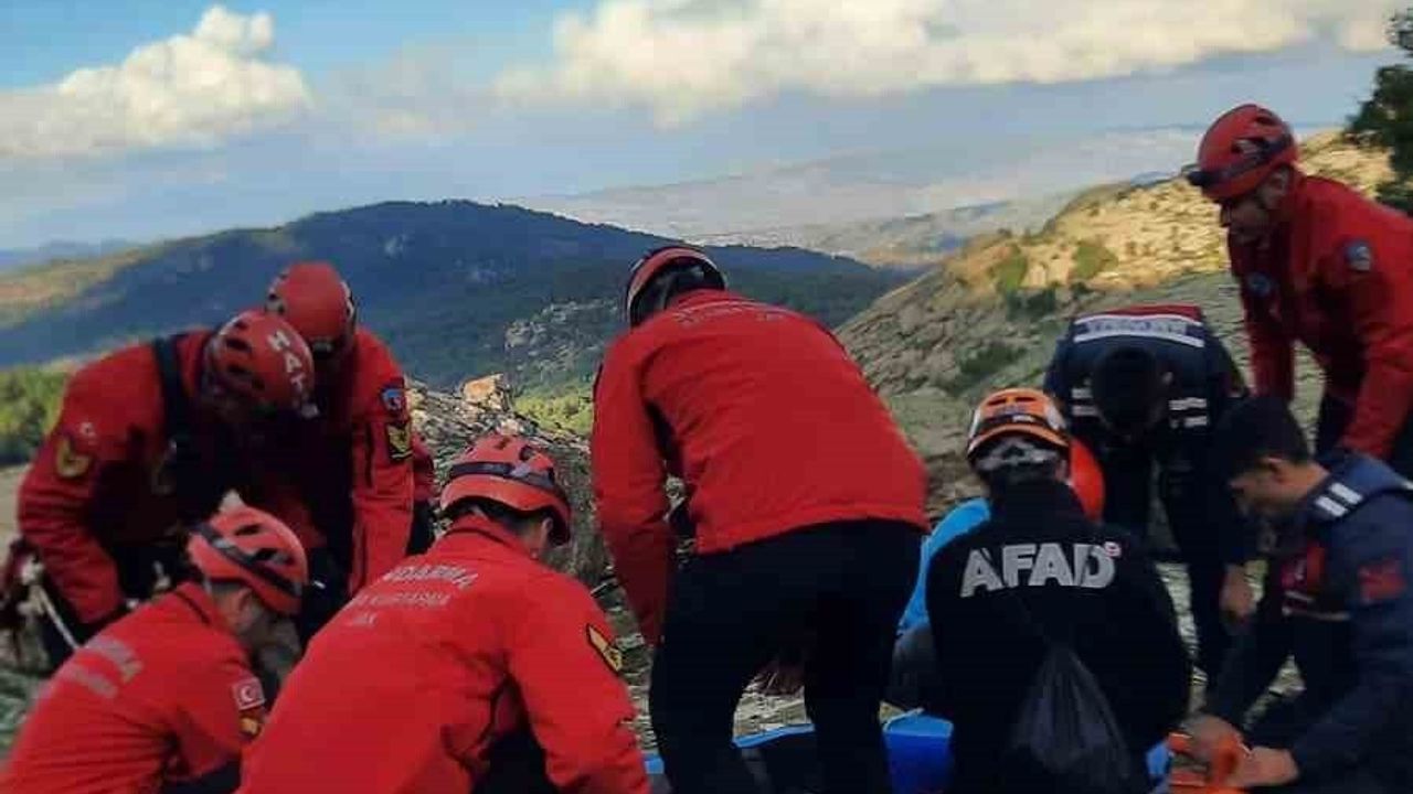 Koçarlı'da doğa yürüyüşü sırasında dere yatağına düşen kişi kurtarıldı