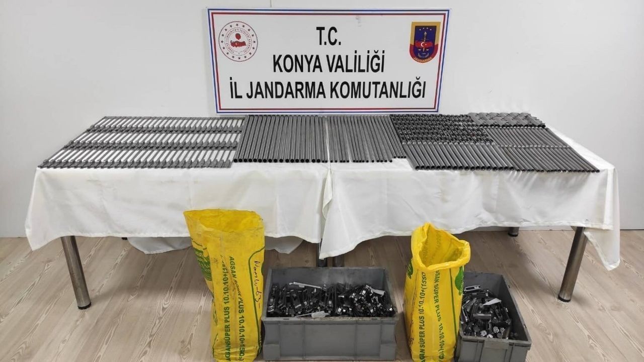 Konya Beyşehir'de jandarma operasyonunda çok sayıda silah parçası ele geçirildi