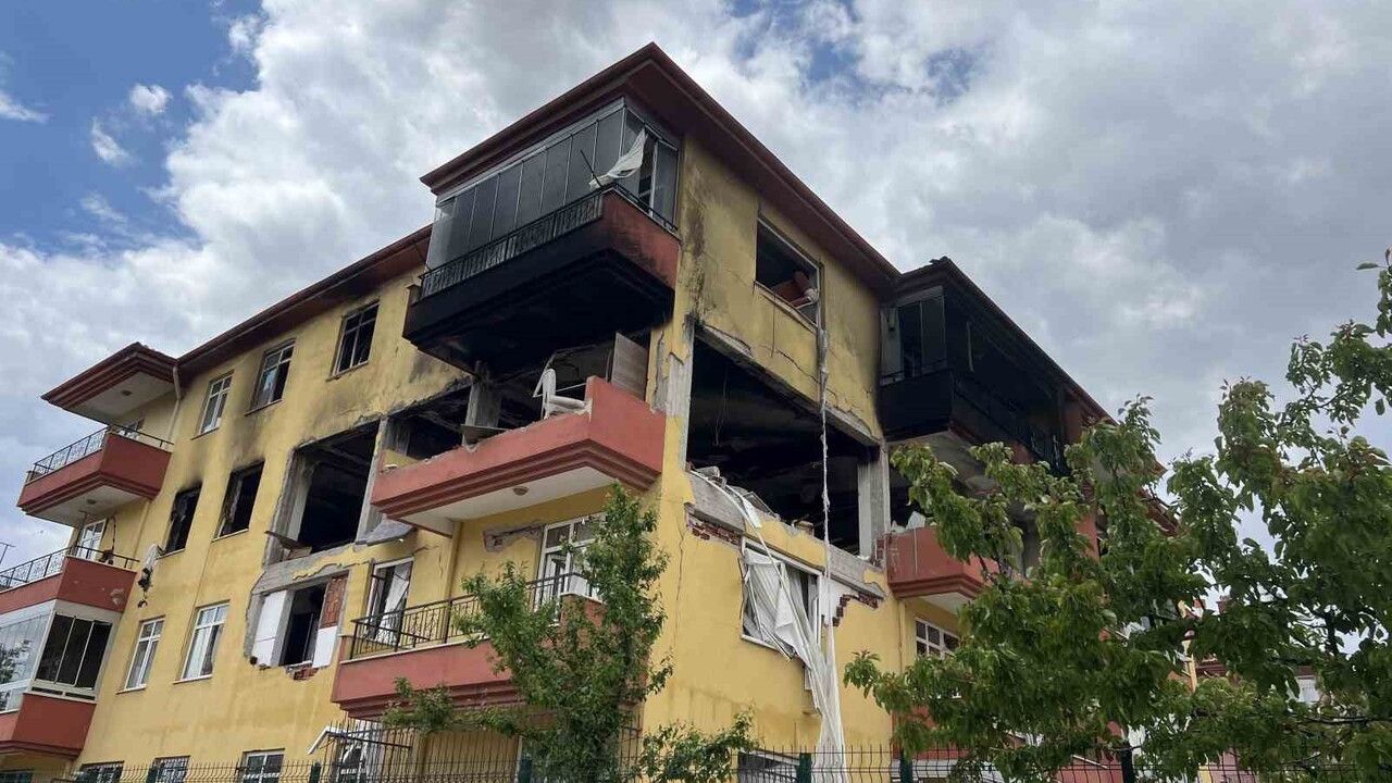 Konya'da doğal gaz patlamasıyla yıkılan İkram Apartmanı sakinleri yeni evlerine kavuşmayı bekliyor