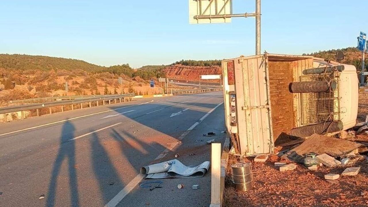 Konya'da kavşakta arkadan çarpma sonucu kamyonet devrildi: 1 ölü, 1 yaralı