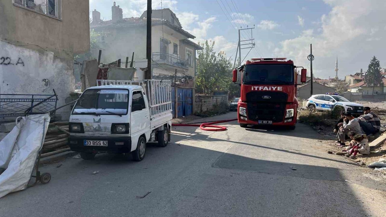 Konya'da kullanılmayan müstakil evde çıkan yangın kısa sürede söndürüldü