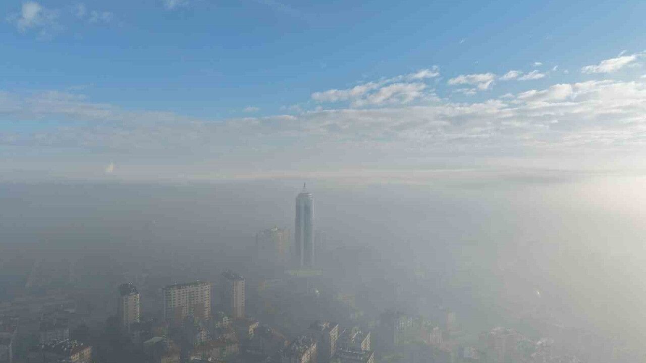 Konya'da Sabah Sisleri: Kent Merkezi Havadan Dron Görüntüleriyle Kartpostallık Manzaralar Oluşturdu