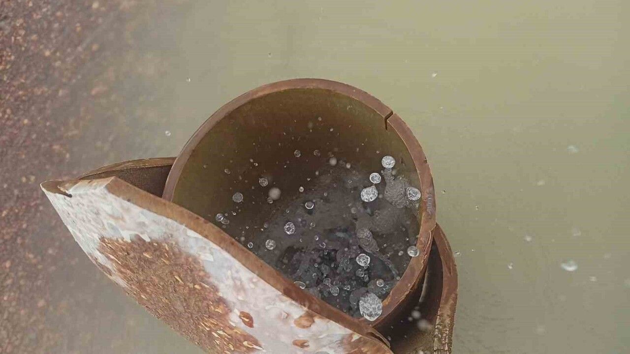 Konya Seydişehir'de kullanılmayan sondaj kuyusundan ara ara su fışkırması