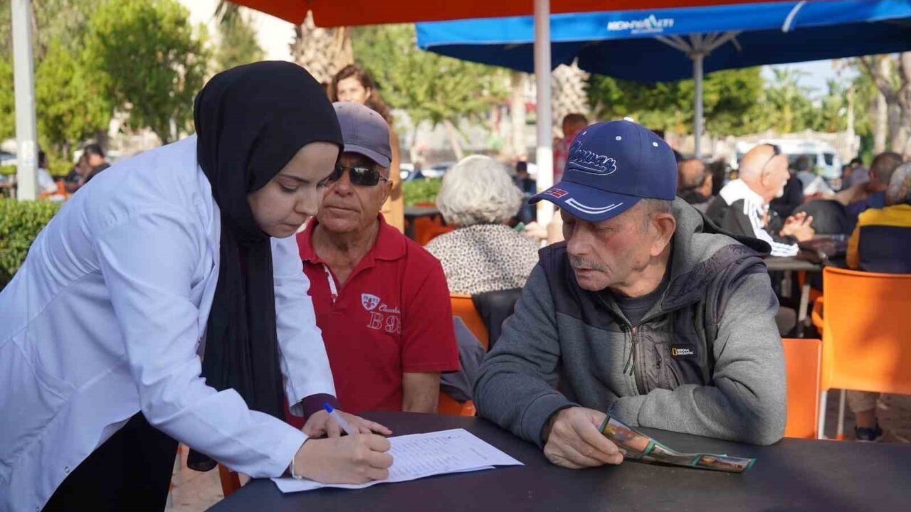 Konyaaltı Belediyesi, Dünya Diyabet Günü kapsamında diyabet ve kanser taramalarında bilgilendirme yaptı