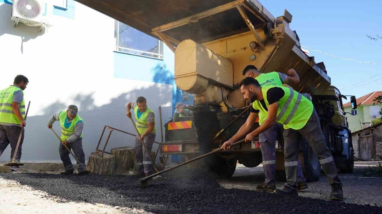 Konyaaltı Belediyesi, Şehit Murat Talay’ın Ailesinin Yaşadığı Sokakta Sıcak Asfalt Çalışması Yaptı