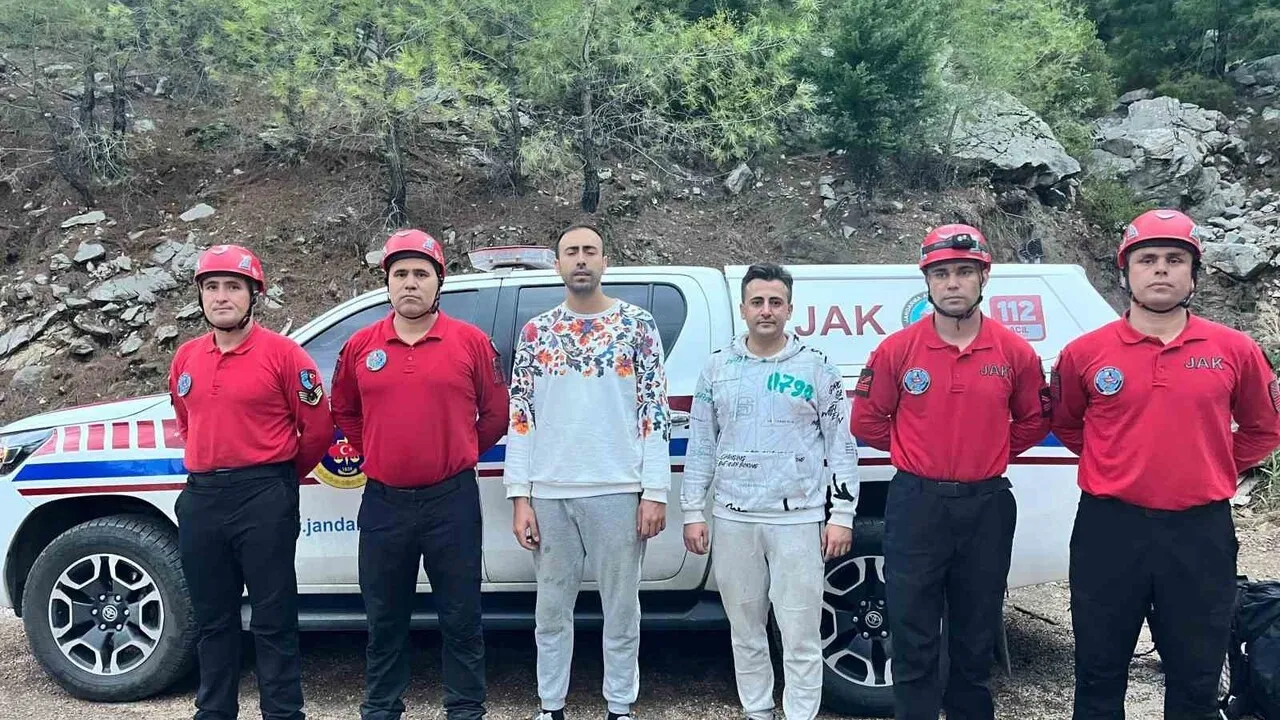 Konyaaltı'nda yürüyüşte kaybolan 2 genç 15 saat sonra JAK timlerince kurtarıldı