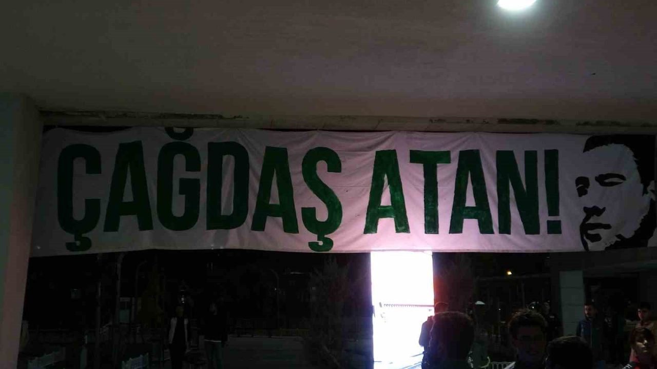 Konyaspor'un yeni teknik direktörü Çağdaş Atan Konya'ya geldi