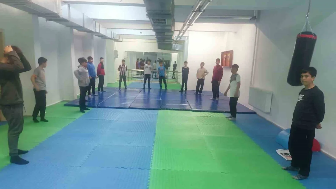 Kovancılar Ortaokulu Yıldız Güreşçileri Yeni Karakucak Sezonuna Hazırlanıyor