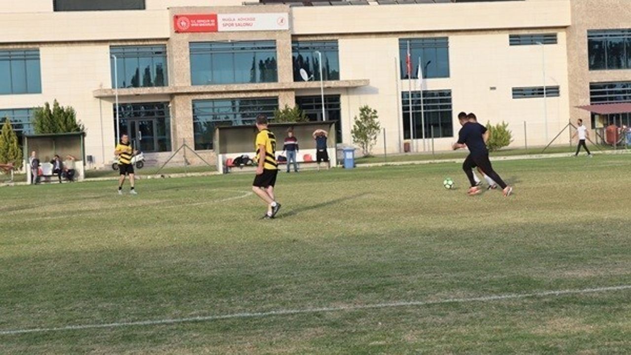 Köyceğiz'de 24 Kasım Öğretmenler Günü'nde Öğretmenler Arası Futbol Turnuvası Tamamlandı