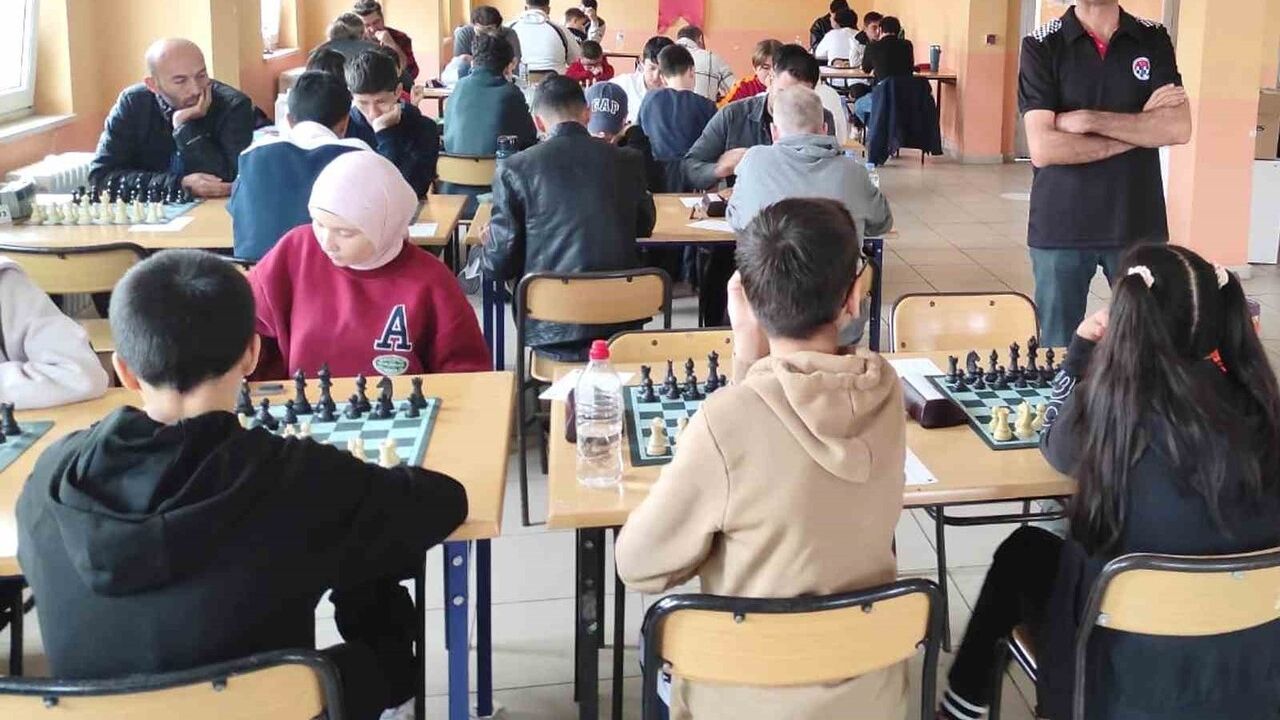 Köyceğiz'de 24 Kasım Öğretmenler Günü Satranç Turnuvası 63 Sporcu ile Gerçekleşti