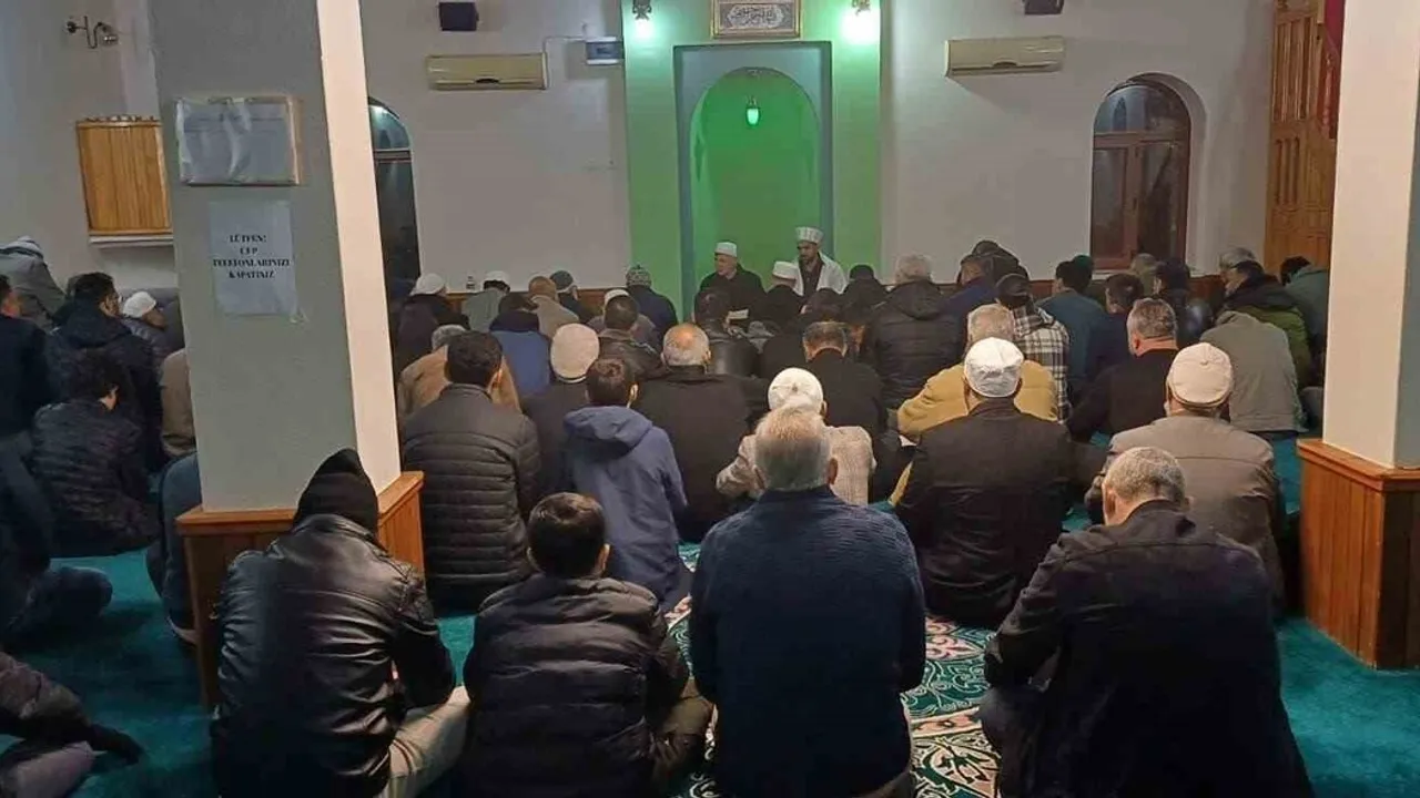 Köyceğiz Döğüşbelen Merkez Camii'nde Sabah Namazı Buluşması