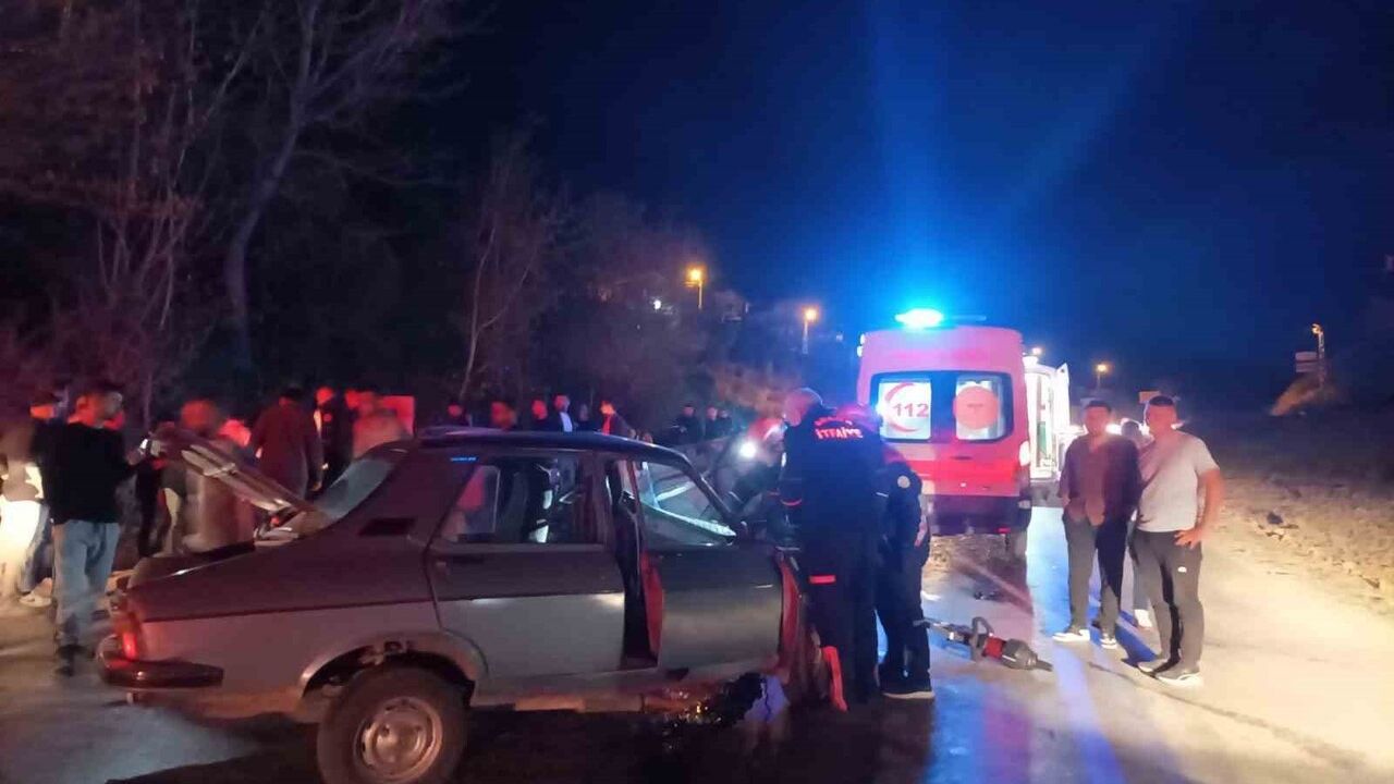 Kozan'da iki otomobilin çarpışması: 7 kişi hafif yaralandı