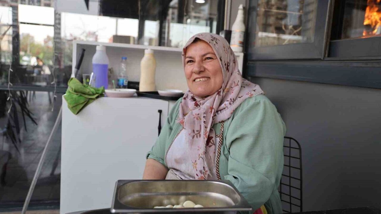 Kozan’da polis KADES’i tanıttı; şiddet mağduru kadın uygulamayı destekledi