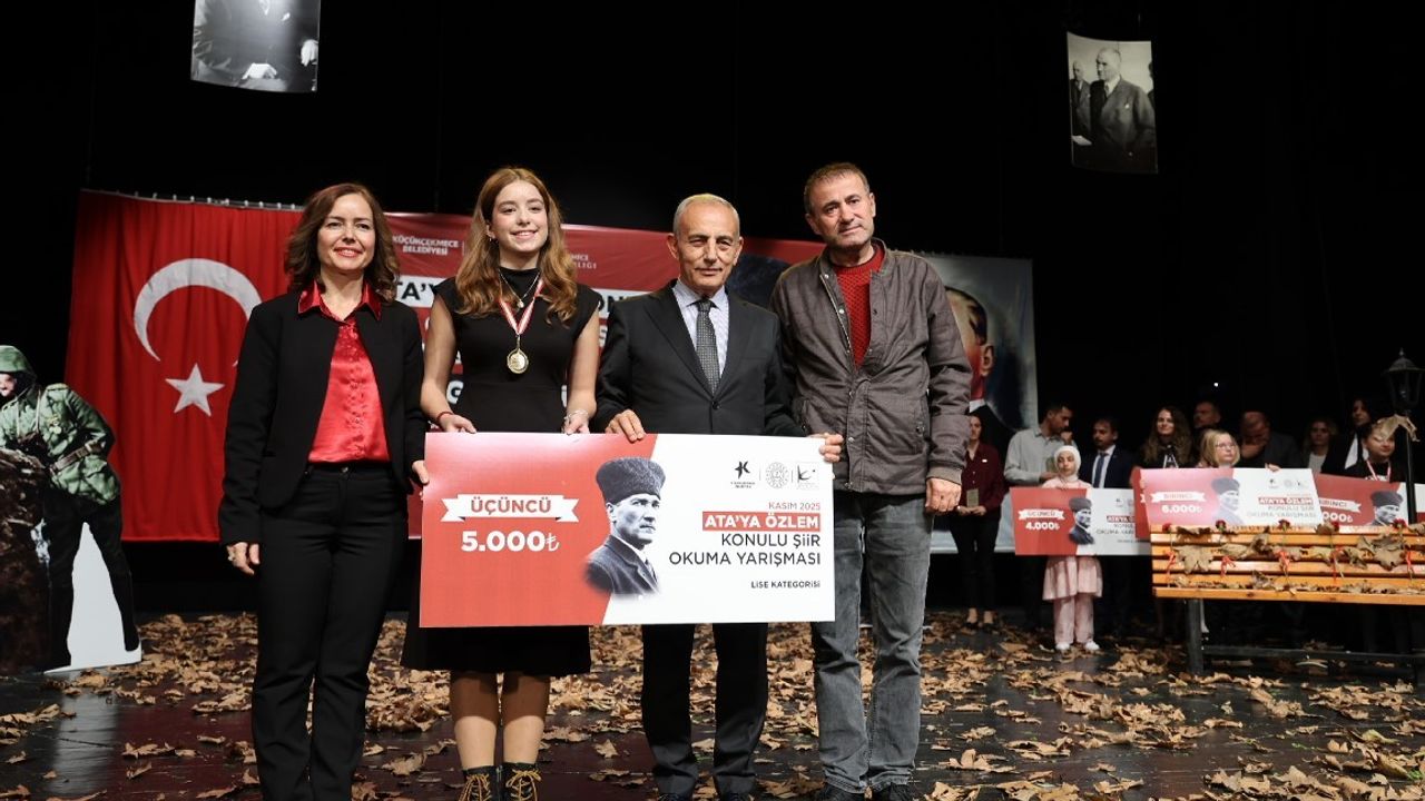 Küçükçekmece’de 'Ata’ya Özlem' Şiir Okuma Yarışması Ödül Töreni Düzenlendi