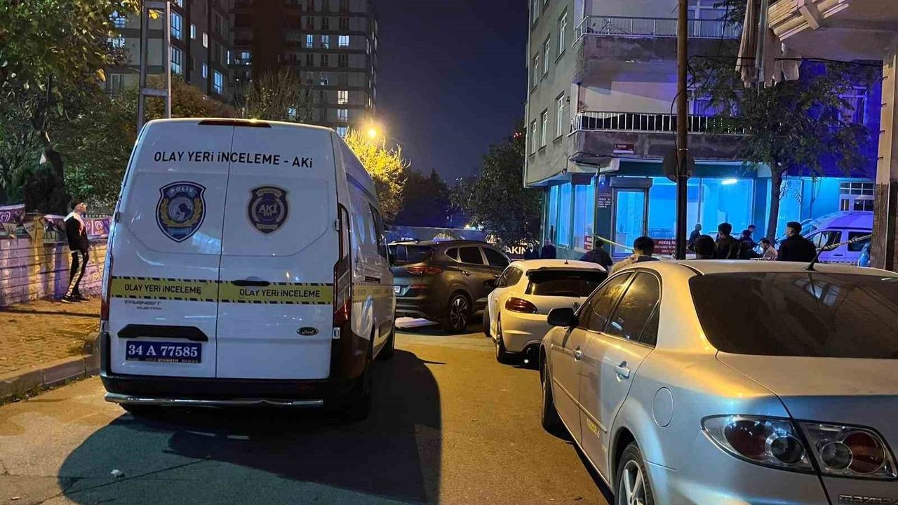 Küçükçekmece Halkalı'da iş yerinde silahla vurulmuş halde ölü bulundu