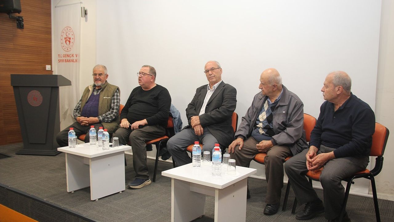 Kula'da 'Helal Kazanç ve Dürüst Kazanç' Söyleşisi: Ustaların Deneyimi Gençlerle Paylaşıldı