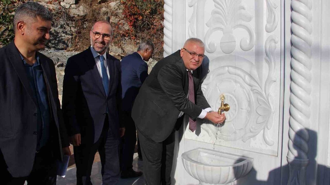 Kumluca Altınyaka'da hayırsever Ergun Duran tarafından yaptırılan çeşme açıldı