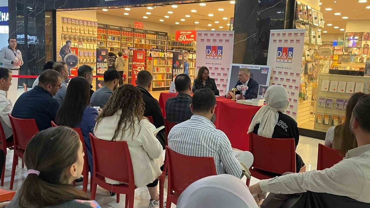 Kürşat Başar, Mardian Mall'da Okurlarıyla Buluştu: İmza Günü ve Söyleşi Yoğun İlgi Gördü