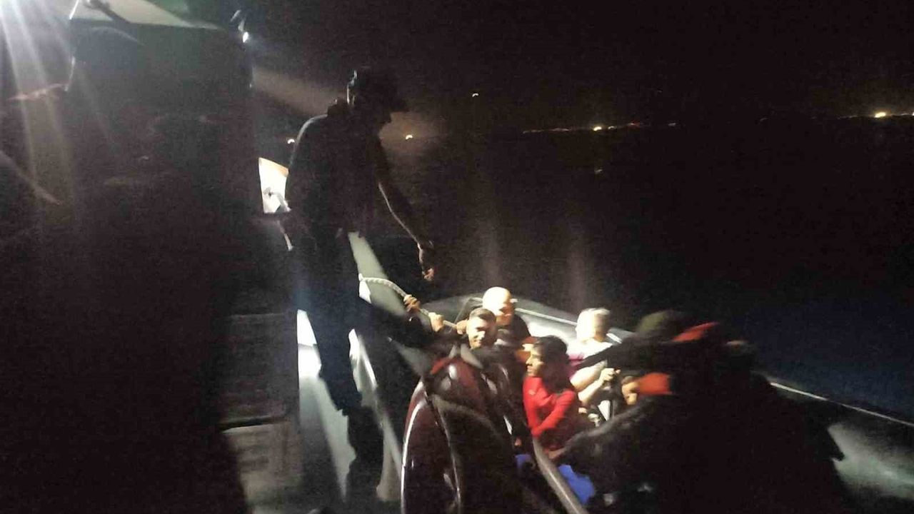 Kuşadası açıklarında 2’si çocuk 25 düzensiz göçmen yakalandı