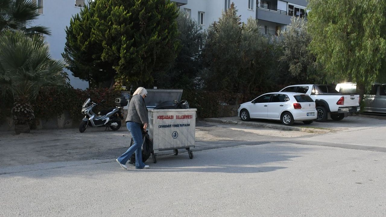 Kuşadası Belediyesi 'Çöp Çıkarma Saatleri' Denetimlerini Sıkılaştırdı